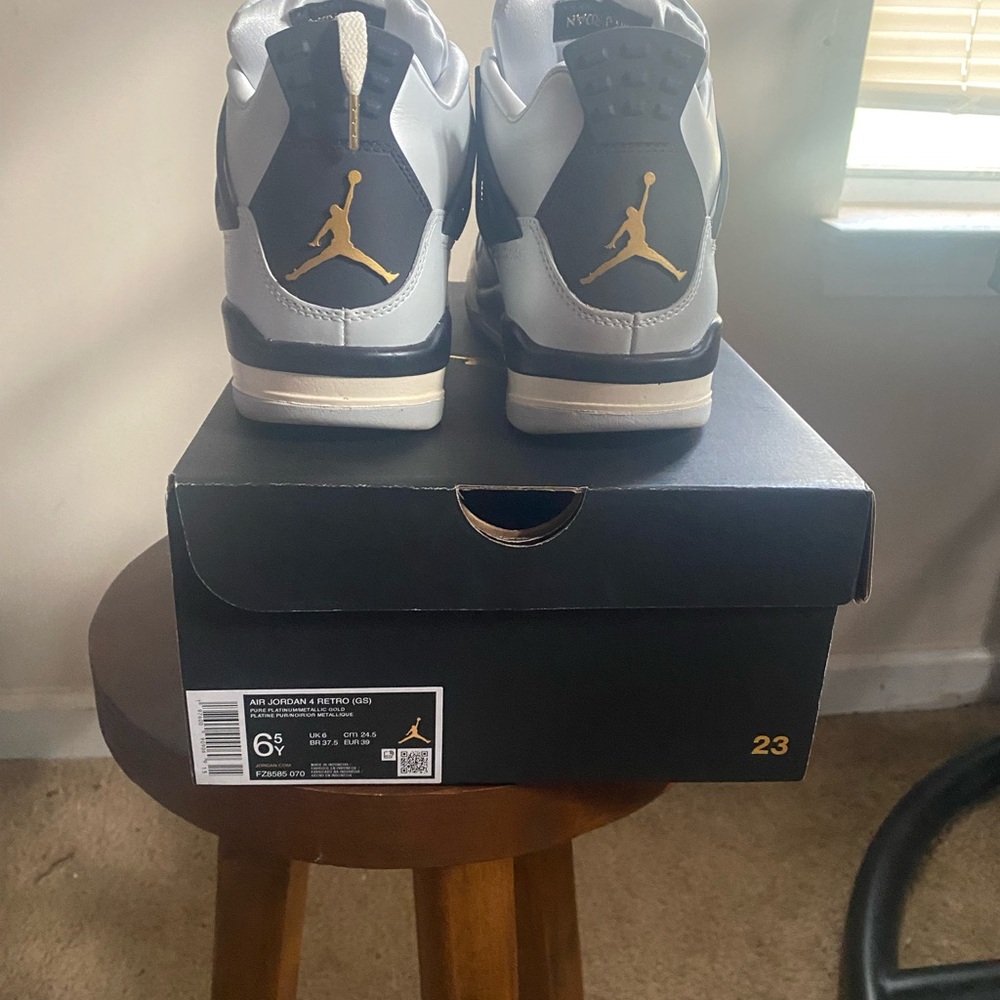 Jordan Kids Sneakers in Black and Gold